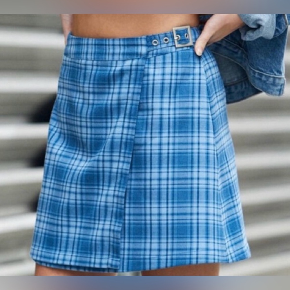 John Galt Blue Hued Plaid Women's Mini “Wrap” Skirt W/ Waist Buckle Detail. - Picture 9 of 9